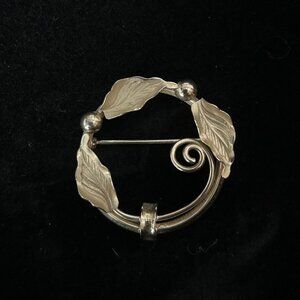 Vintage Leaf Wreath Brooch - Signed SKL - 12k 1/2 gold filled